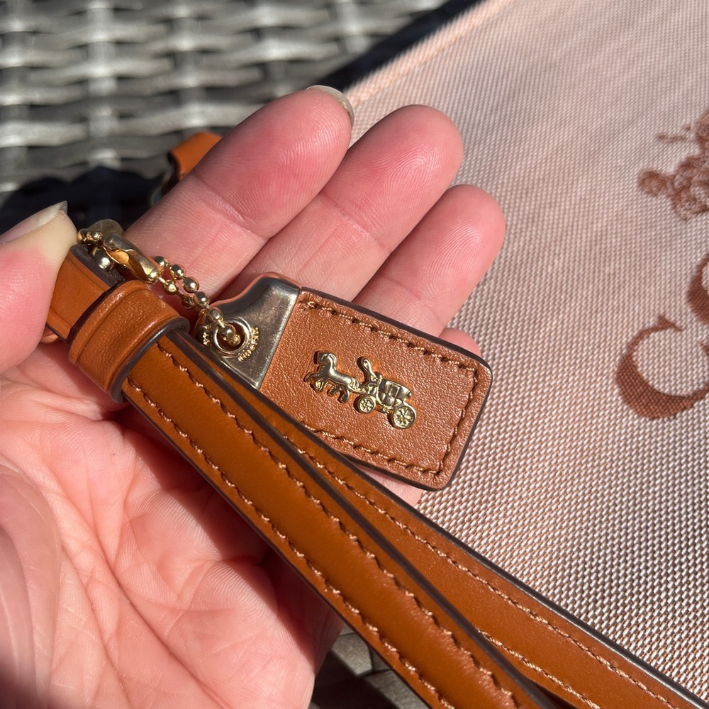 COACH Turnlock Pouch 26 With Horse And Carriage NWOT - Picture 3 of 8